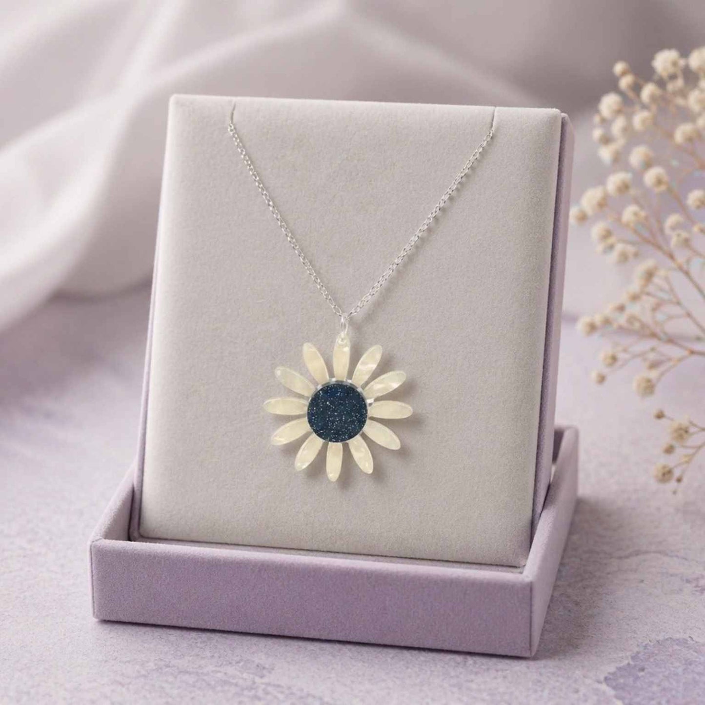 Daisy Charm Necklace – Floral Acrylic Necklace in 3 Styles
